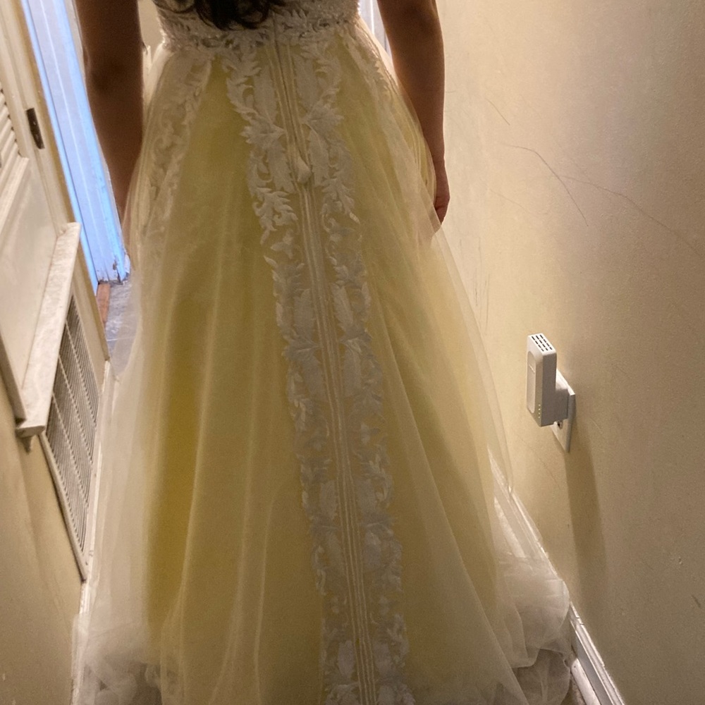 Beautiful Alisha hill prom size 4